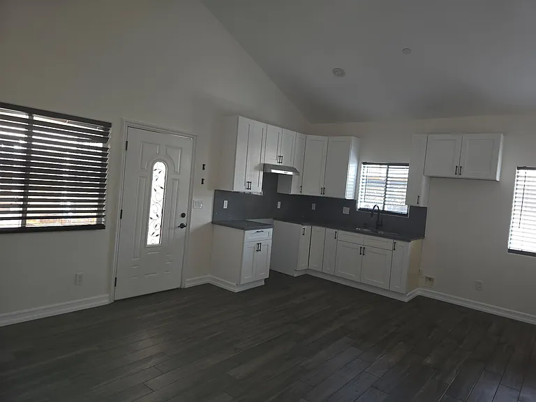 15421 S Williams Ave #1/2 — Photo 2