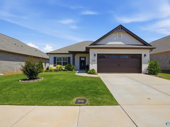 9539 Hampton Oak Dr SE, Owens Cross Roads, AL 35763