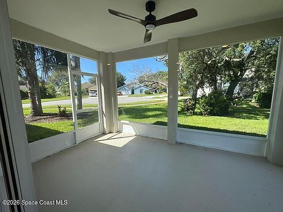 2nd image of 982 Villa Dr