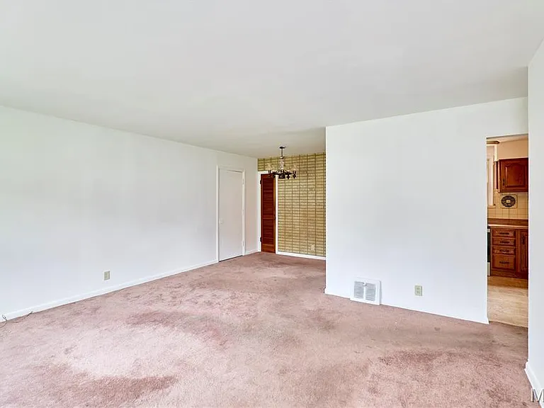 228 Newton Pl — Photo 4