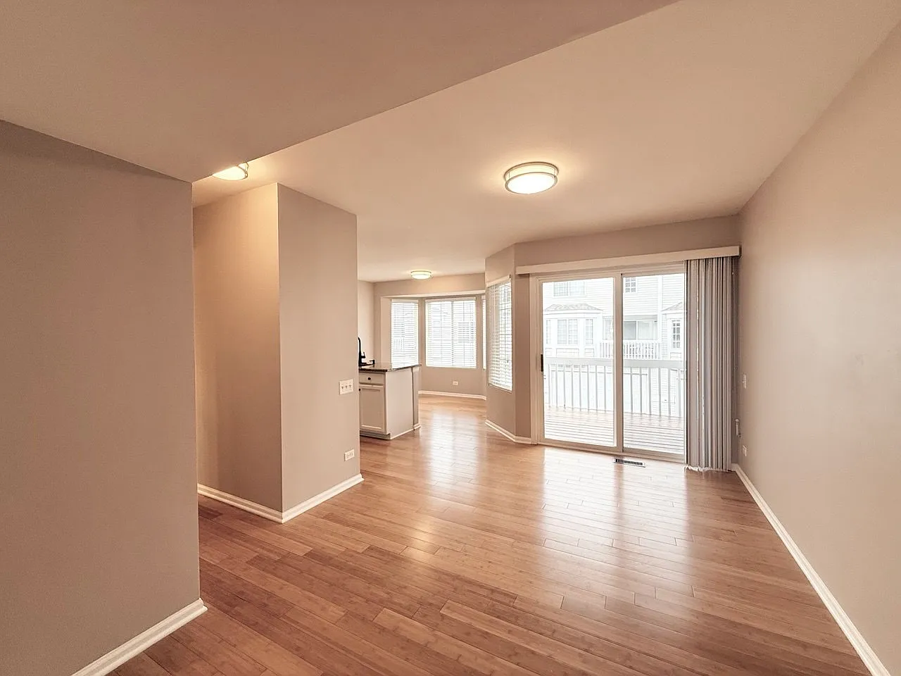 3 bed, 2.5 bath, 1620 sqft, $2,500 — Photo 2