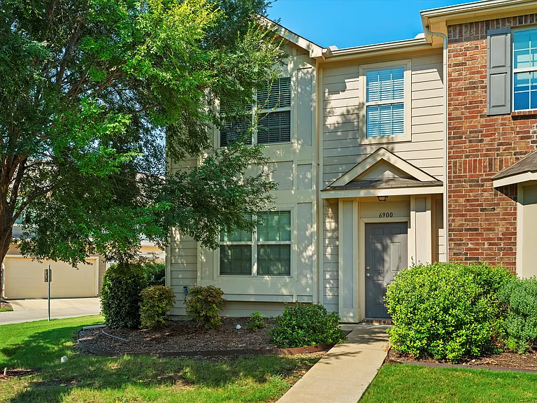 6900 Carrington Ln — Photo 17