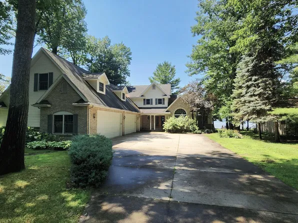 212 Powderhorn Dr, Houghton Lake, MI 48629