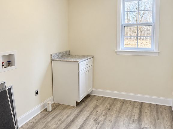 4th image of 633 Springer Rd