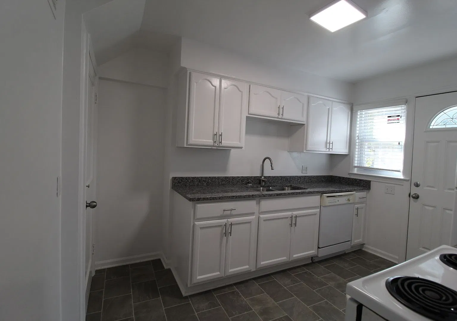 October FREE On This 2 Bedroom 1 Bath Duplex In The Waldo Area — Photo 4