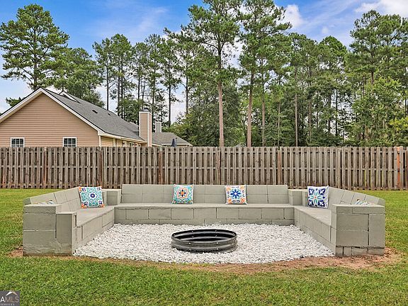 3rd image of 211 Cyane Ln