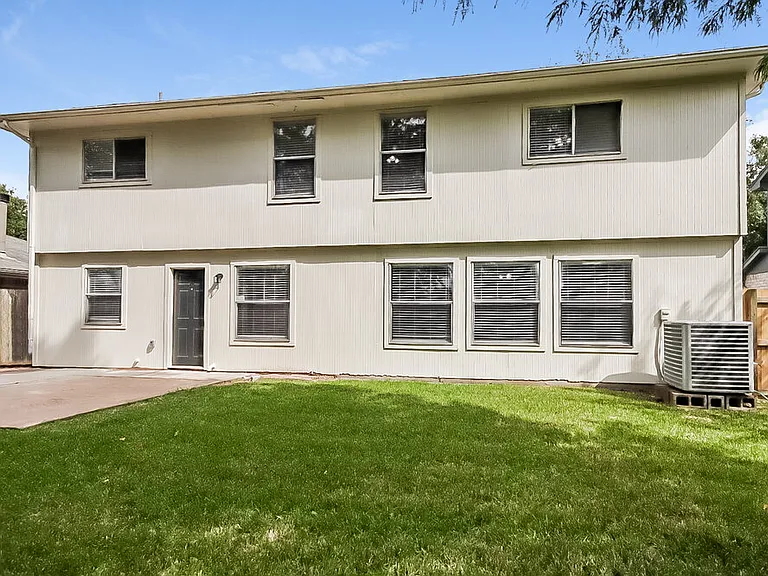 1818 Oak Ridge Dr — Photo 17