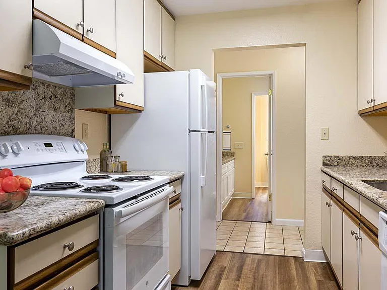 Dry Creek Apartments — Photo 39
