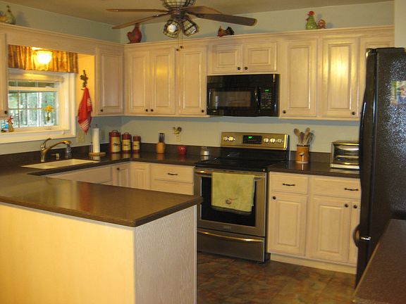 2nd image of 215 Country Cove Ln
