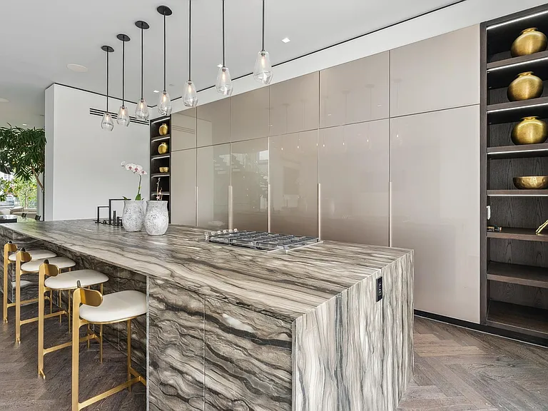 213 S La Peer Dr — Photo 29
