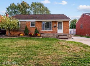 21542 Lakebreeze St, Saint Clair Shores, MI