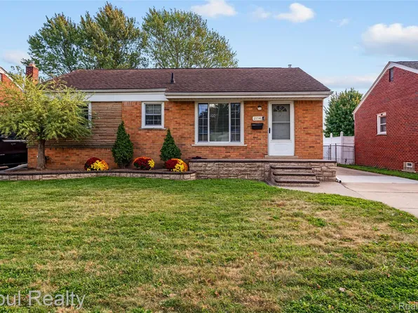 21542 Lakebreeze St, Saint Clair Shores, MI 48082