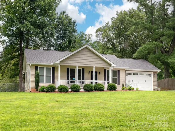 329 Ewbank Rd, Etowah, NC 28729