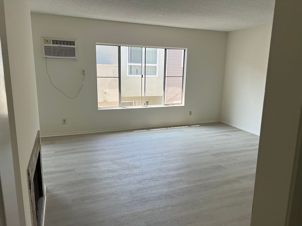 2nd image of 3837 Prospect Ave #5
