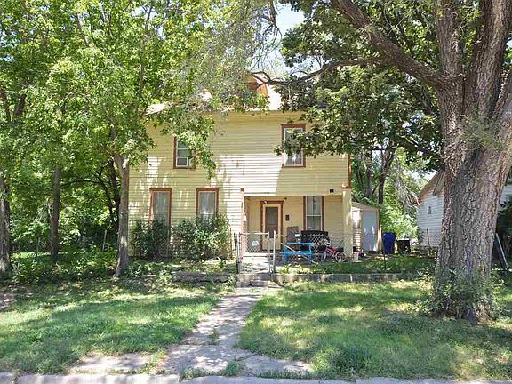 4th image of 228 E 13th St