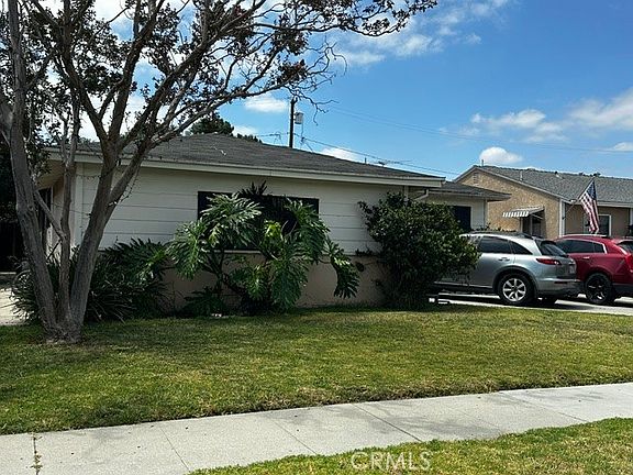 2nd image of 3650 E Poppy St