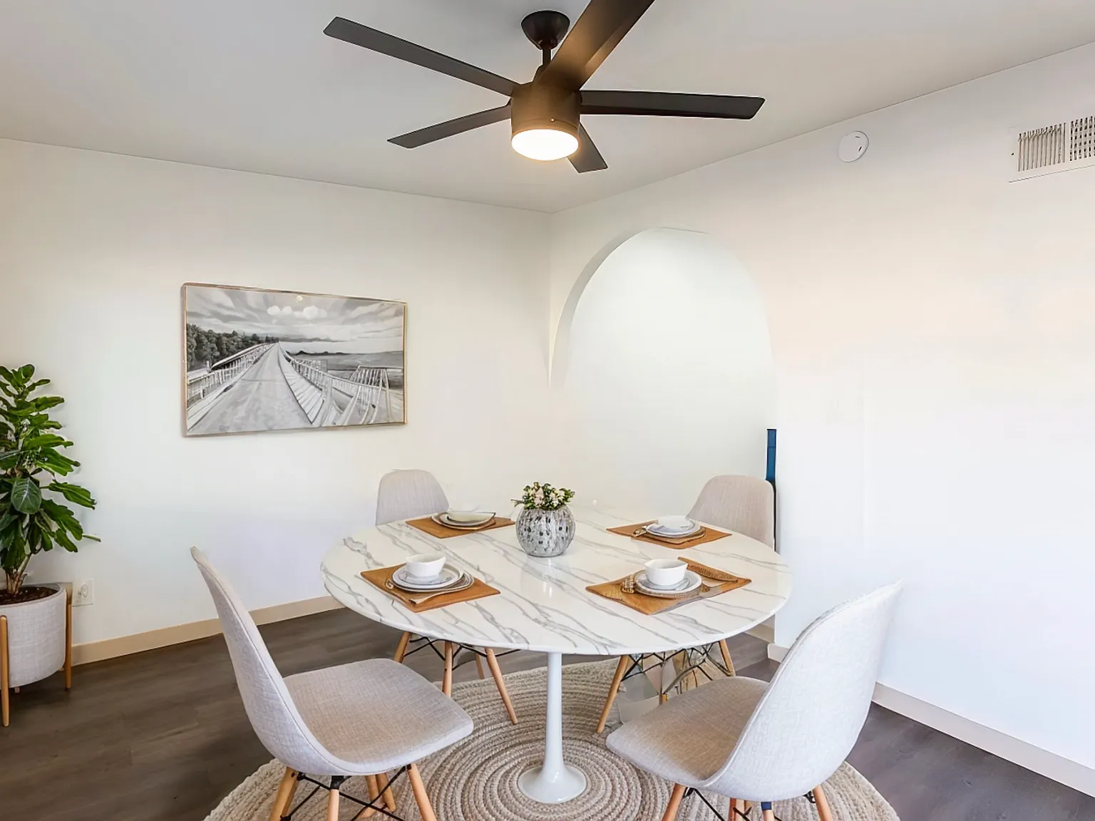 2 bed, 700 sqft, $1,349 — Photo 3
