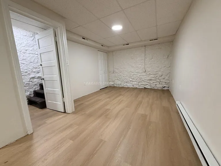 919 Clay Ave — Photo 6