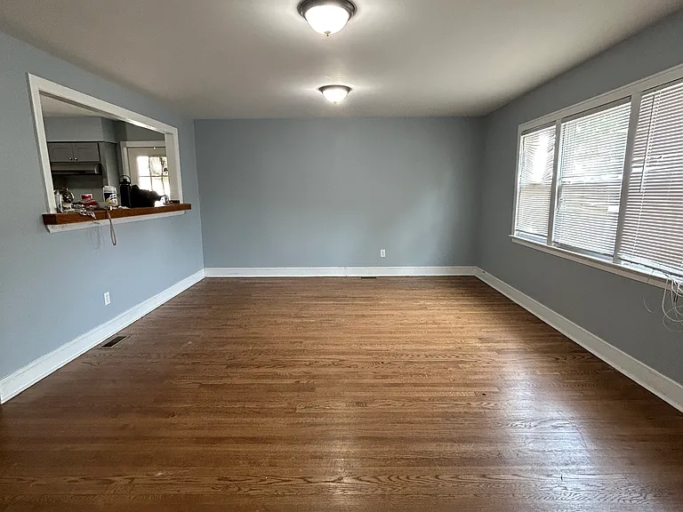 521 Burnham Rd — Photo 3
