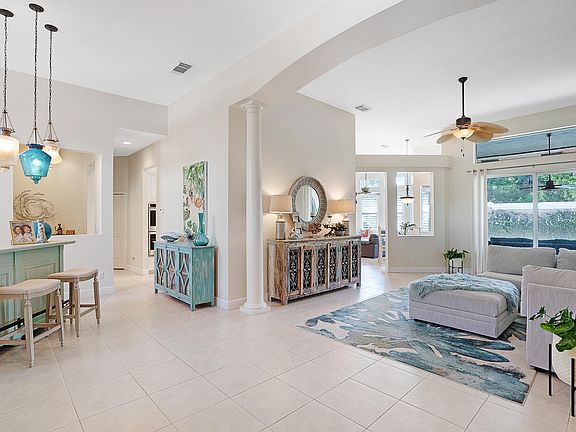 3rd image of 837 SW Grand Reserves Boulevard