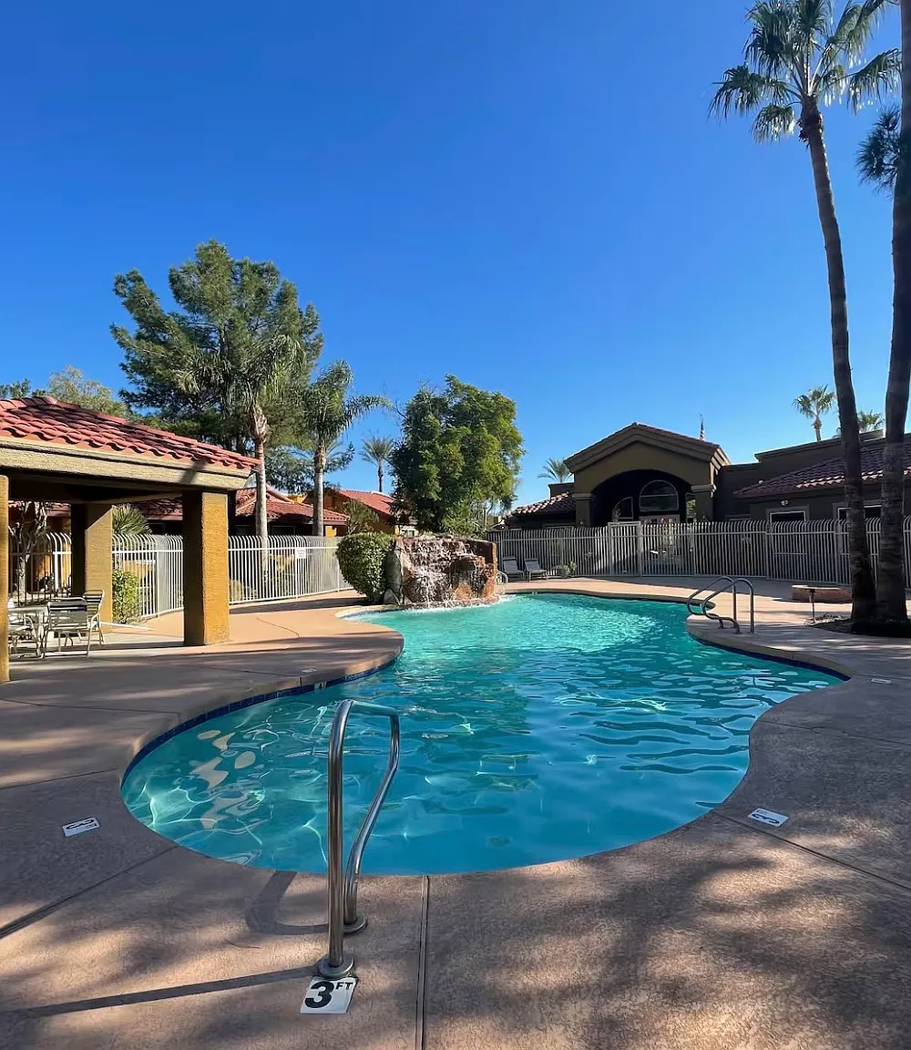 2 bed, 872 sqft, $2,400 — Photo 1