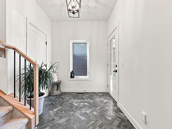3rd image of 1460 W Bayview Point SW