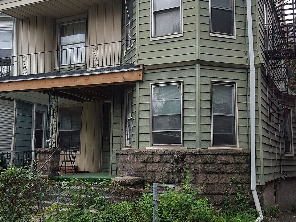 2nd image of 251 William St