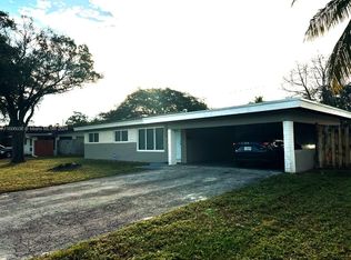 5702 SW 1st St, Plantation, FL 33317