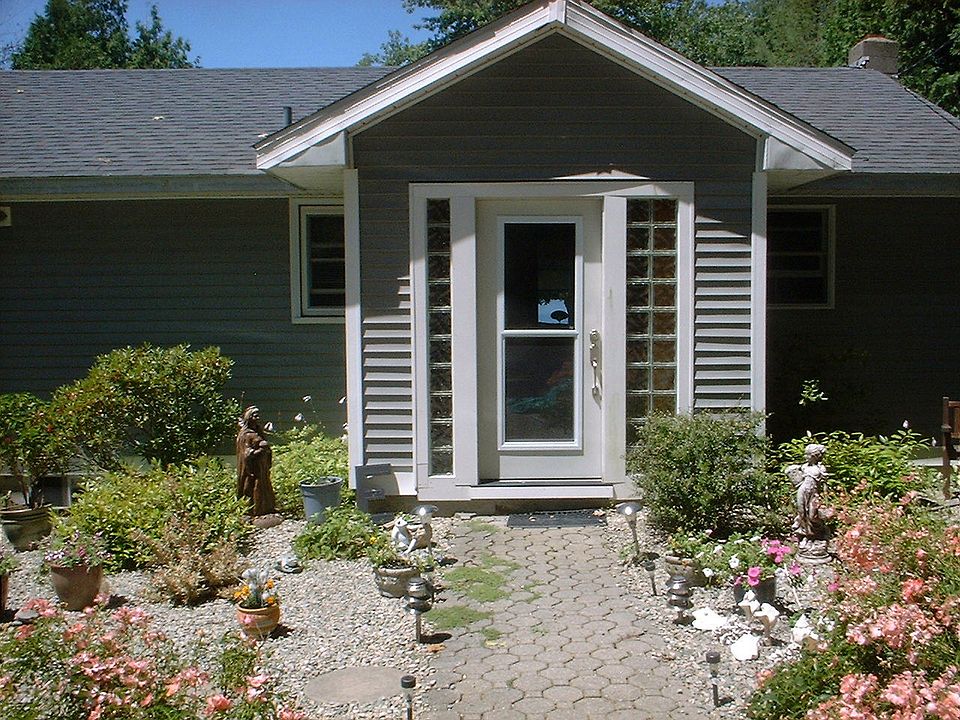 1st image of 219 Lake Shore Dr