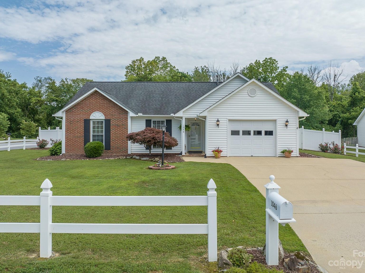 1046 Thorncrest Dr, Fletcher, NC 28732 MLS 4052674 Zillow