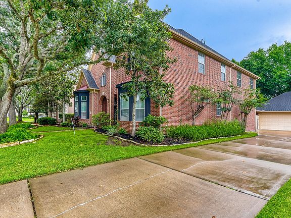 2nd image of 2610 W Bainbridge Cir