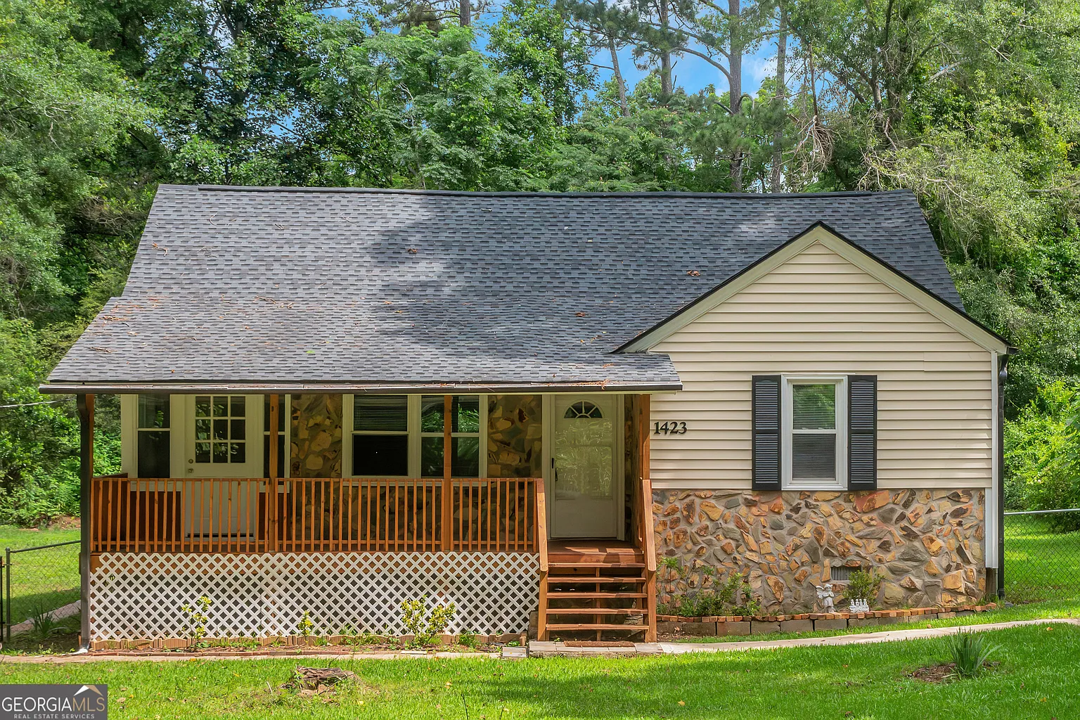 1423 N Lee St photo 1