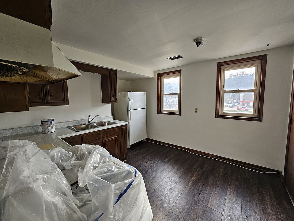 2nd image of 513 5th St APT D