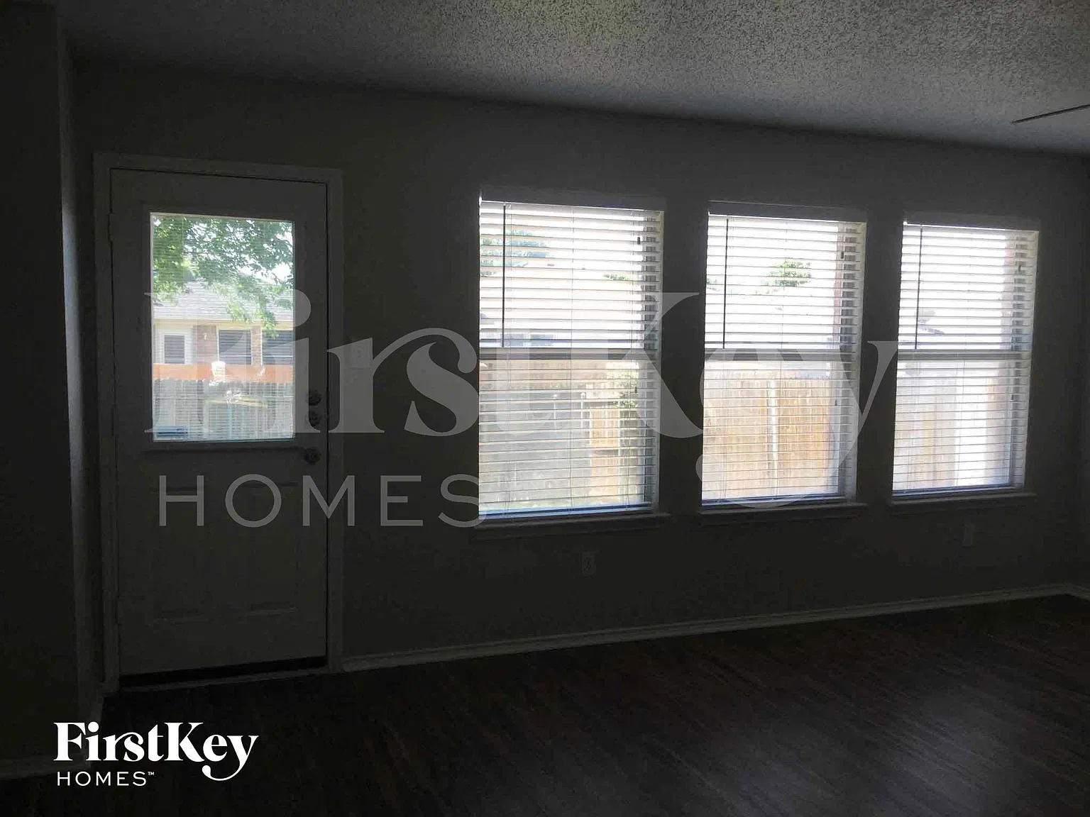 3 bed, 2.0 bath, 1684 sqft, $2,320 — Photo 2