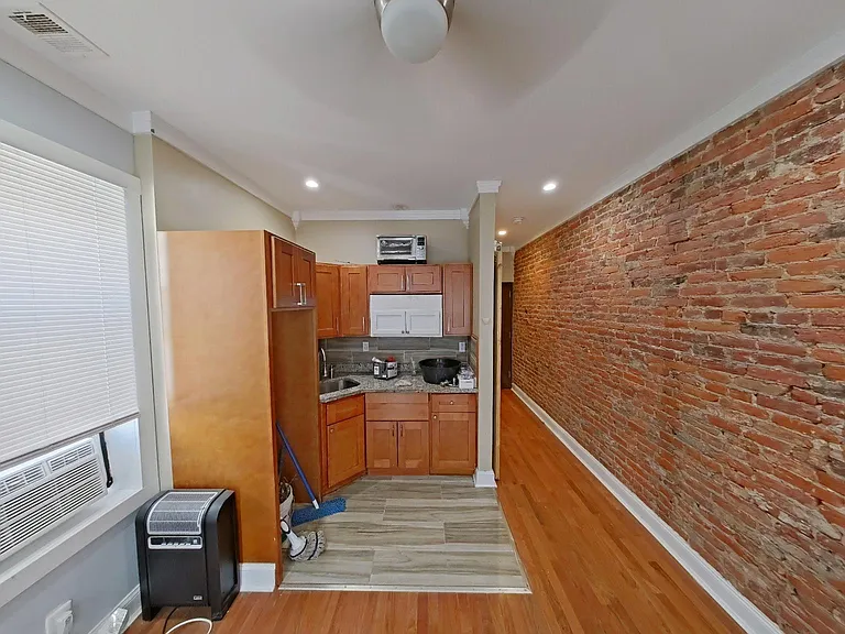 122 N 53rd St #2 — Photo 4