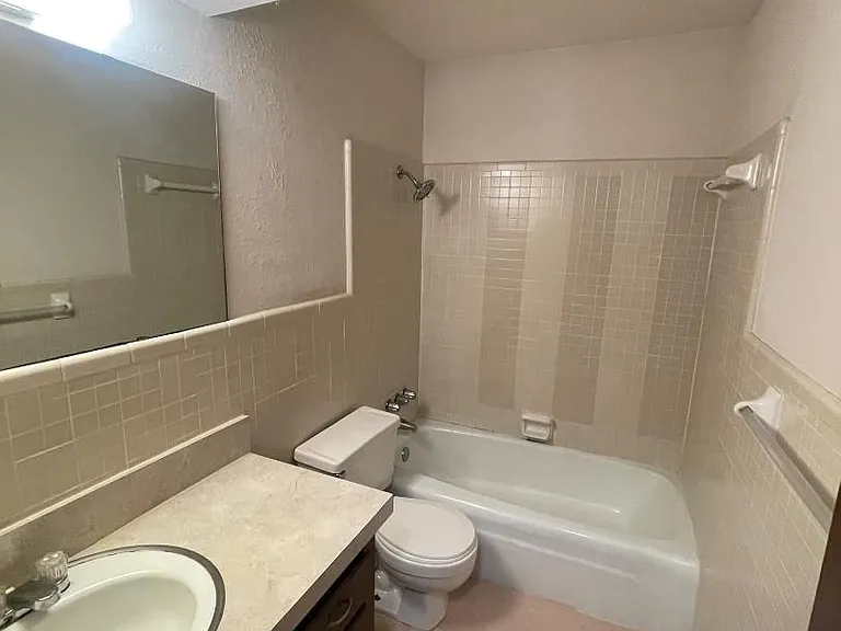 1412 Rebecca Ln — Photo 5