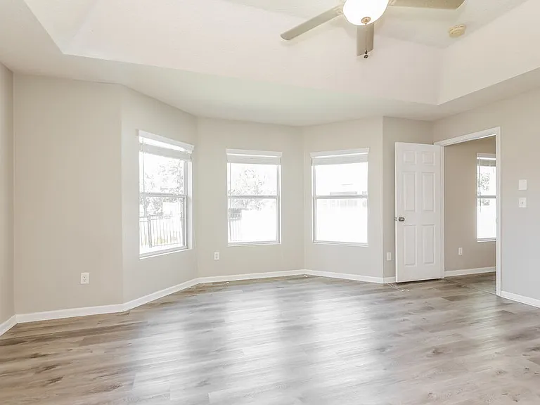 1033 Bains Lake Dr — Photo 10