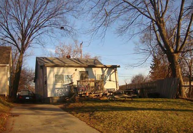 2nd image of 740 Saint Clair St