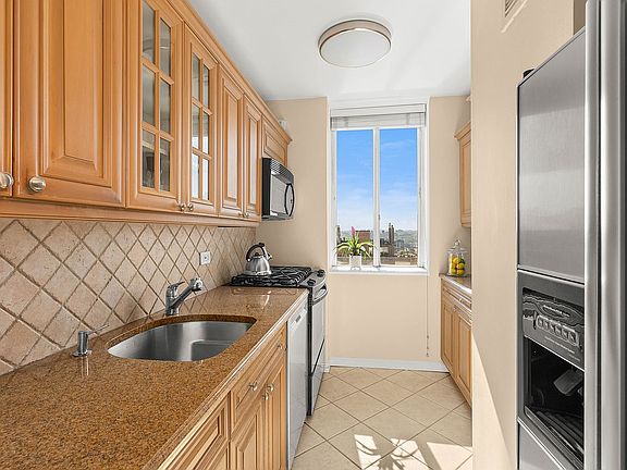 4th image of 515 E 79th St APT 20F