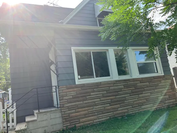 1223 Woodbridge St, Saint Paul, MN 55117