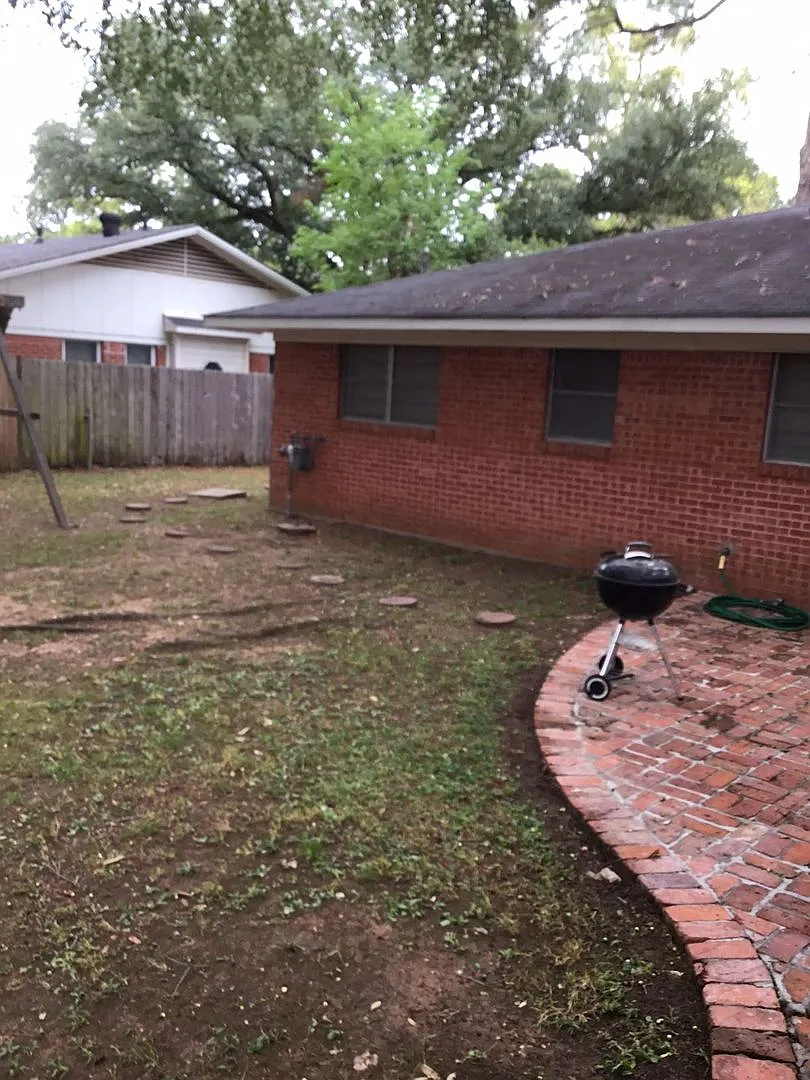 Very Nice Broadmoor Terrace Home-3 Bedroom 2 Bathroom-Large Corner Lot — Photo 4