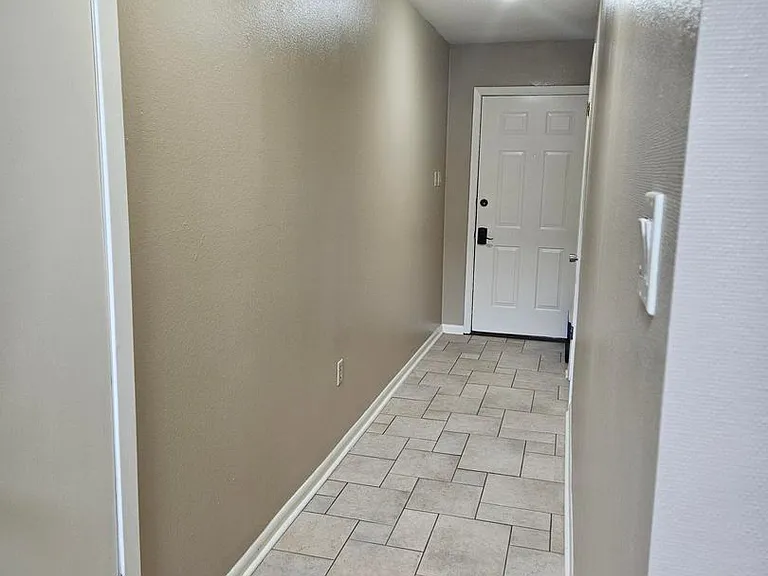 2711 Greenbriar Dr #A — Photo 23
