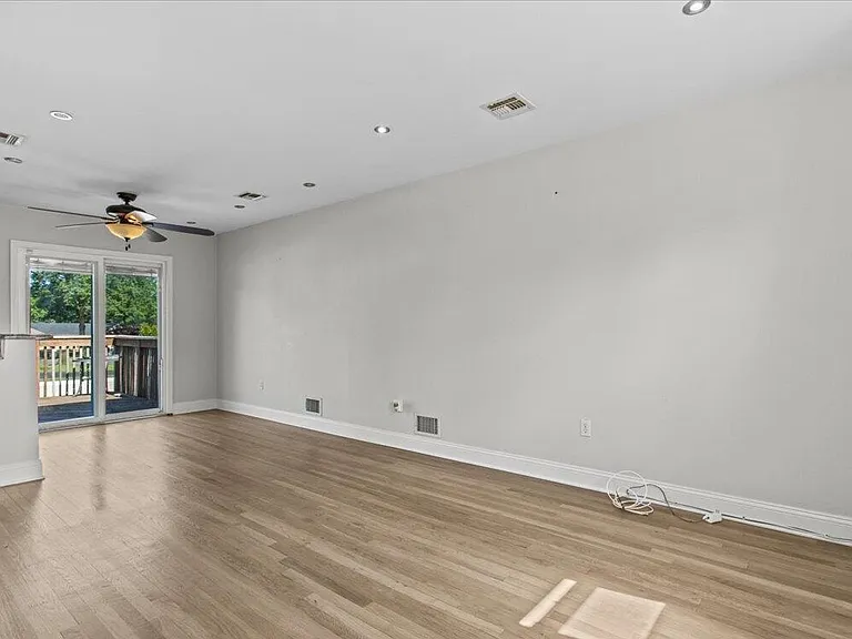 811 Harvey Rd — Photo 7