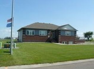 321 Liberty Ln, Horace, ND 58047