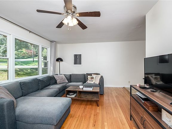 5th image of 1 Hickory Ln