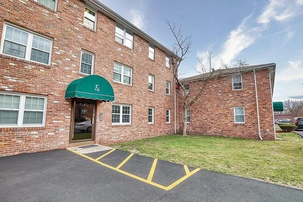2 bed, 660 sqft, $1,950 — Photo 2