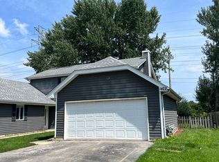 1422 Andover Dr, Aurora, IL 60504