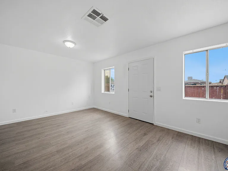 1077 Wozencraft St #2 — Photo 11
