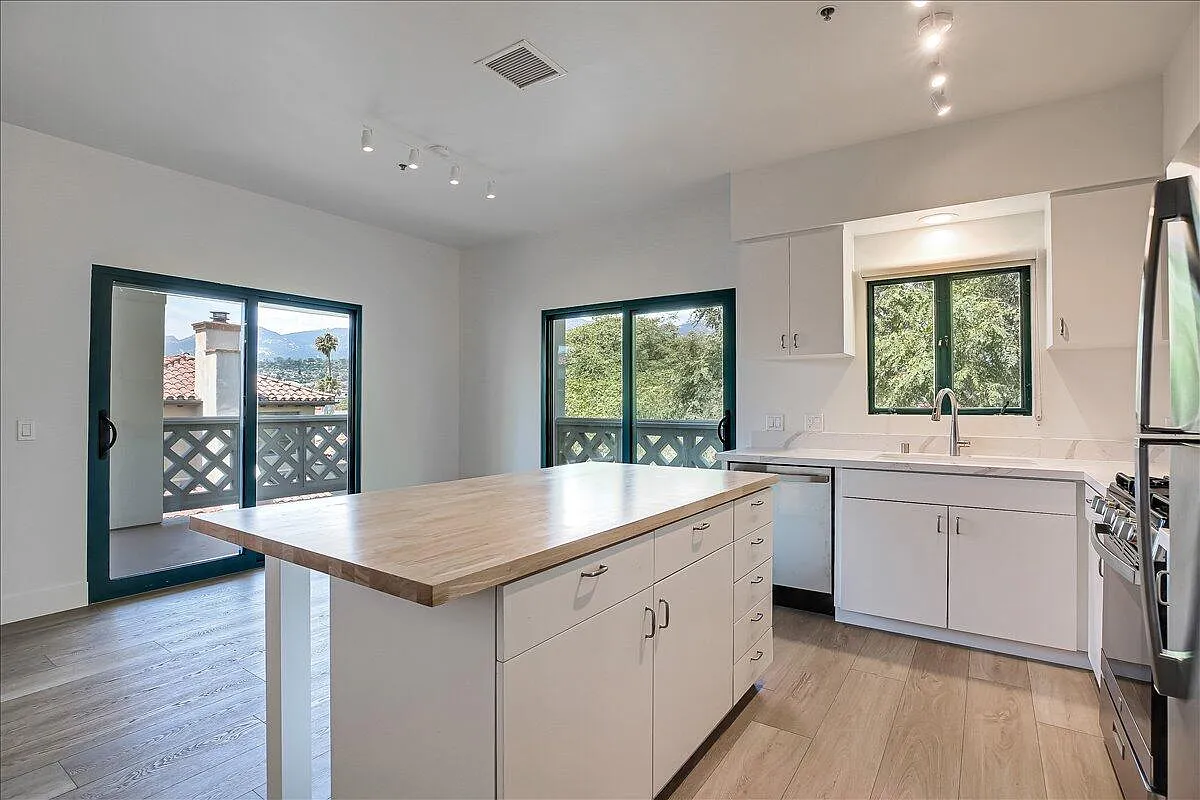2 bed, 2.0 bath, 1200 sqft, $4,950 — Photo 1