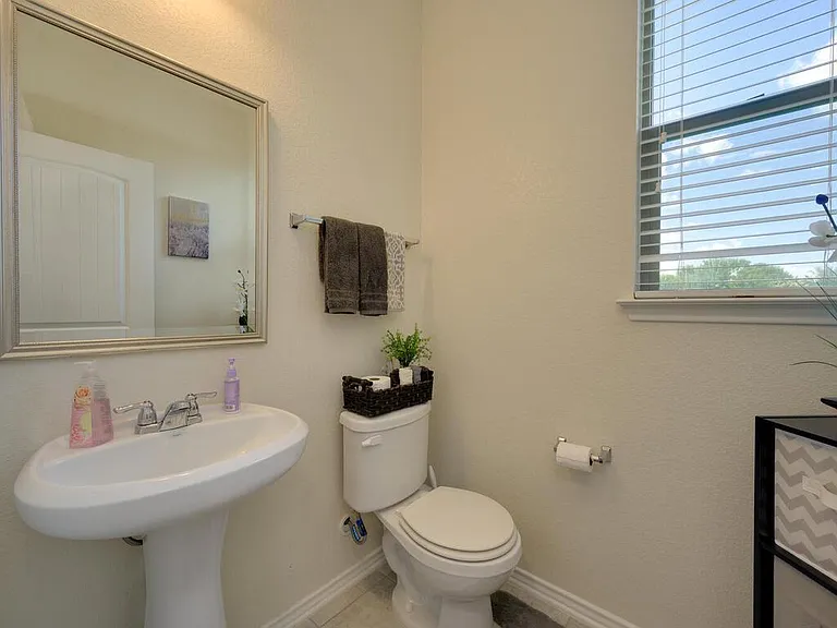 1304 Decatur Ct — Photo 15
